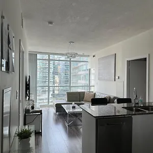 Apartment Newly Updated 2br, 2bath & Den In Downtown Beside Union Station & Scotia Bank Arena!, Toronto