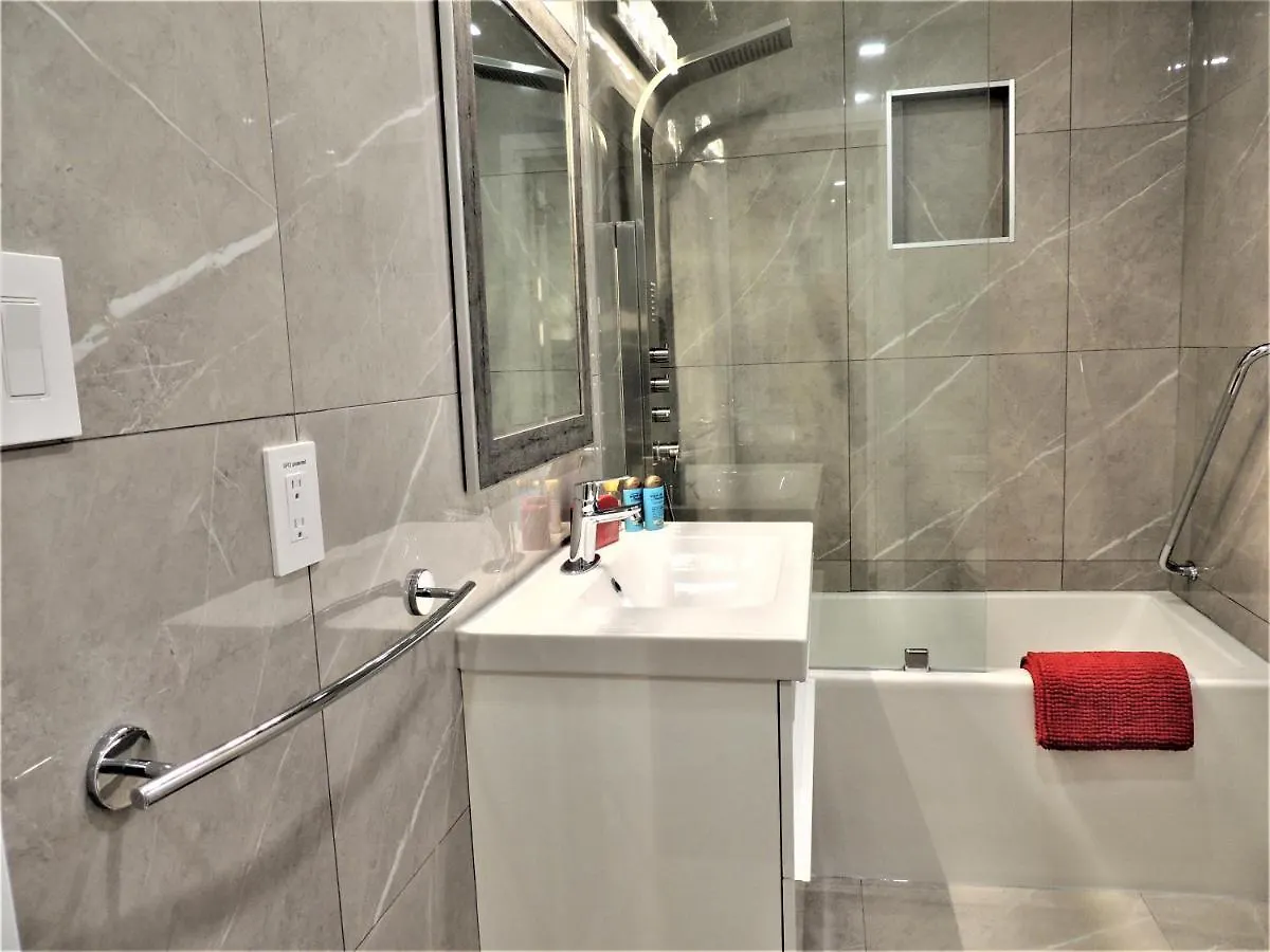 Iresidence In Toronto - Fantastic Vacation Home With Breakfast